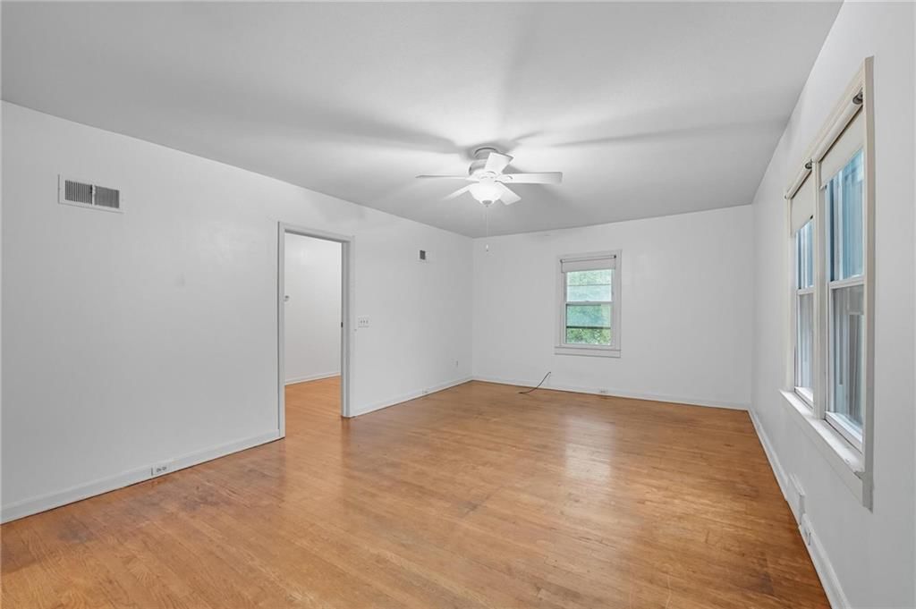 4952 N Brighton Avenue — photo 39