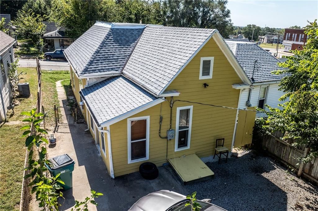 205 E Kansas Avenue — photo 28