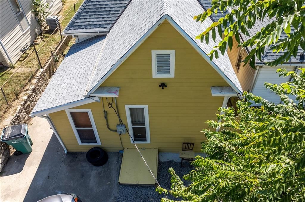 205 E Kansas Avenue — photo 30