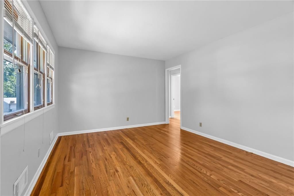 Photo 4 of 30 - 3724 S Osage Street