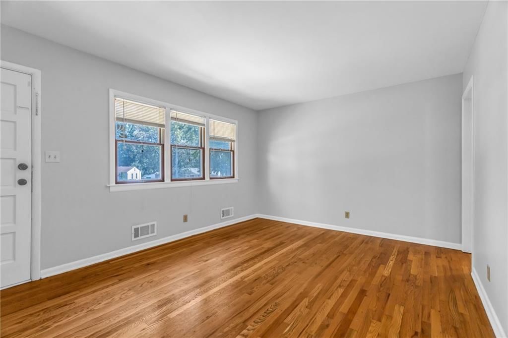 Photo 5 of 30 - 3724 S Osage Street