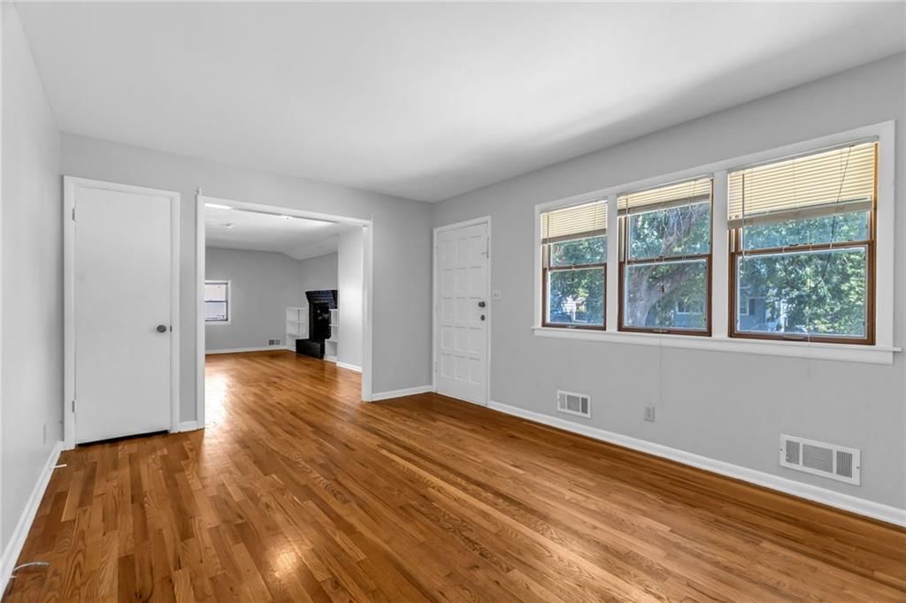 Photo 6 of 30 - 3724 S Osage Street