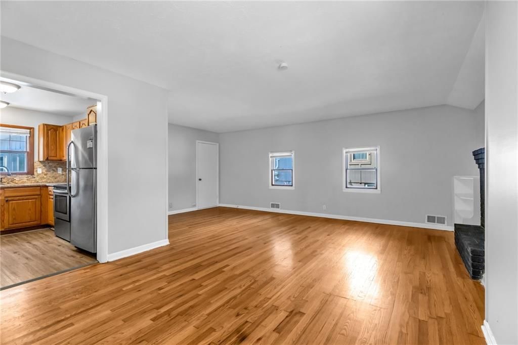 Photo 9 of 30 - 3724 S Osage Street