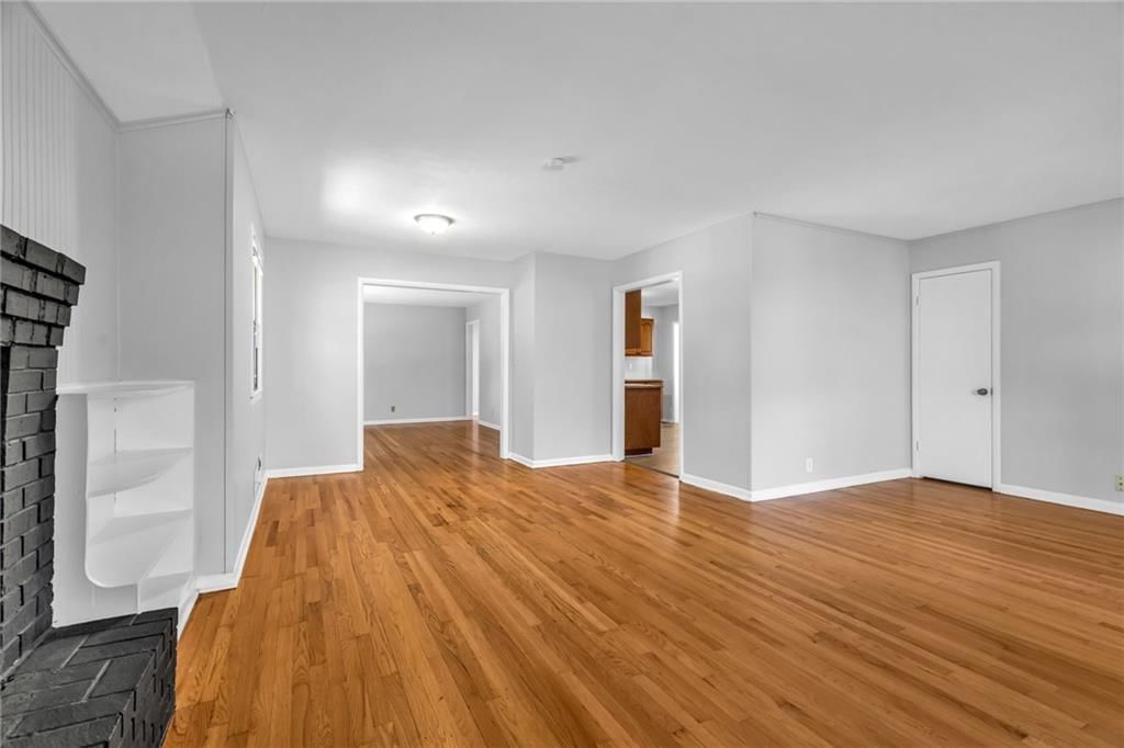 Photo 10 of 30 - 3724 S Osage Street