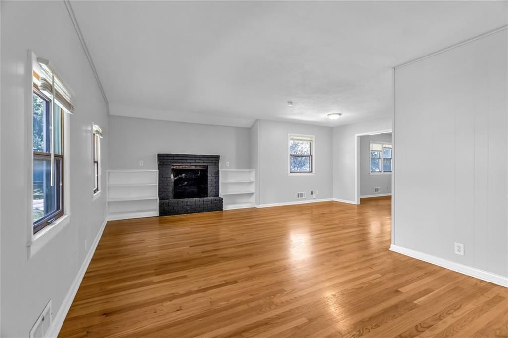 Photo 11 of 30 - 3724 S Osage Street