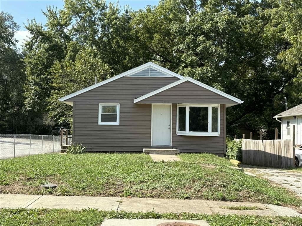 7040 Agnes Avenue — photo 3
