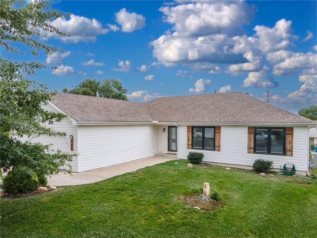 709 N Michigan Circle, Lawrence, KS