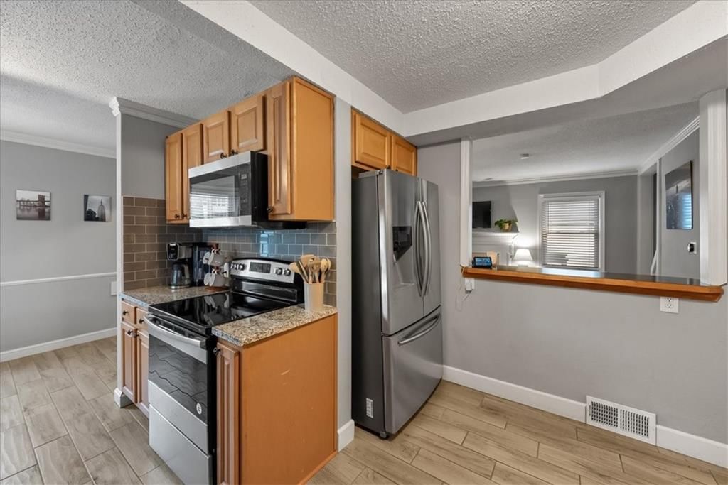 Photo 11 of 33 - 6526 Rockhill Road