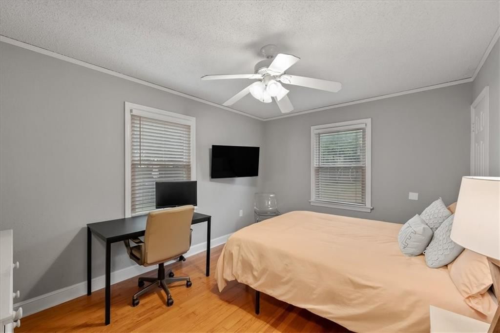 Photo 15 of 33 - 6526 Rockhill Road