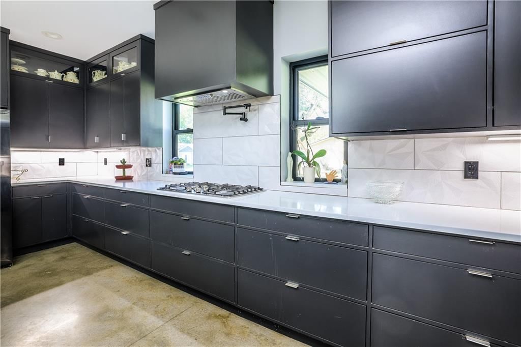 105 Hebar Street — photo 5