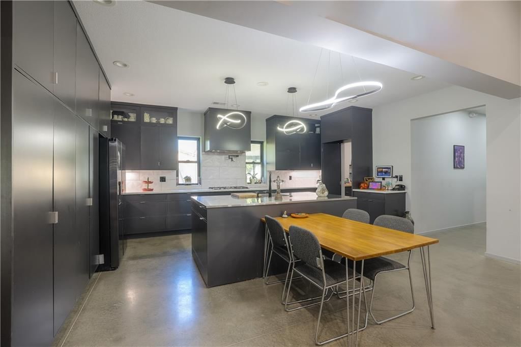 105 Hebar Street — photo 8
