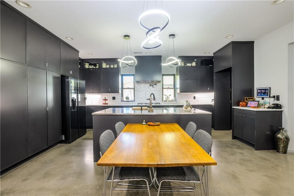 105 Hebar Street — photo 9