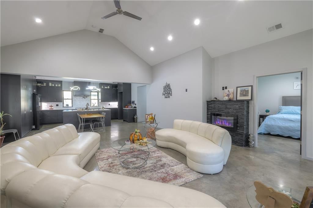 105 Hebar Street — photo 11