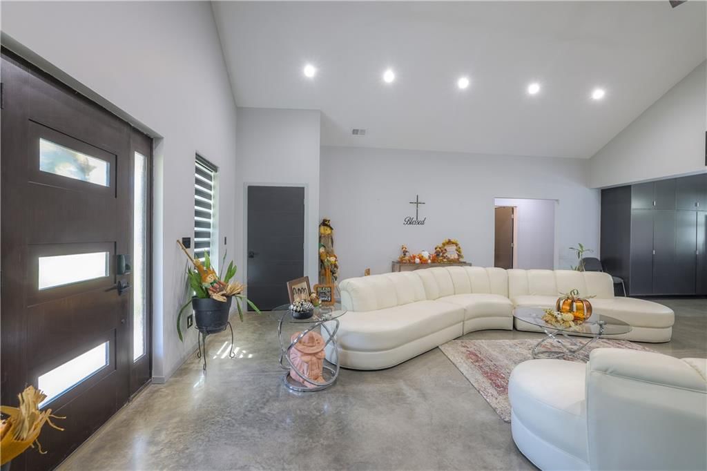 105 Hebar Street — photo 13