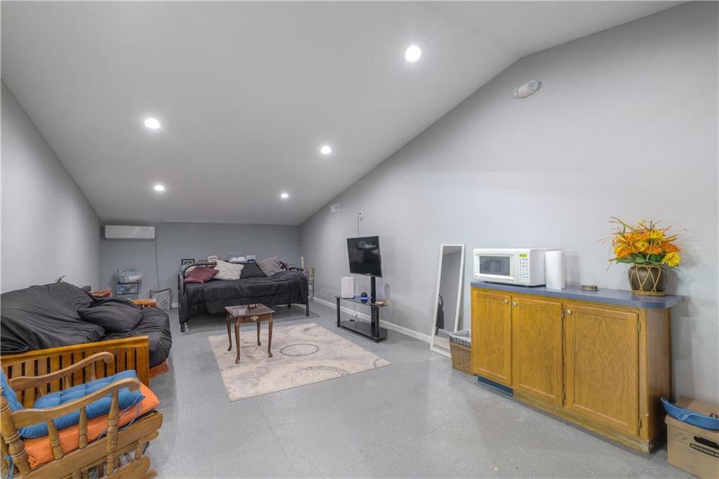 105 Hebar Street — photo 23