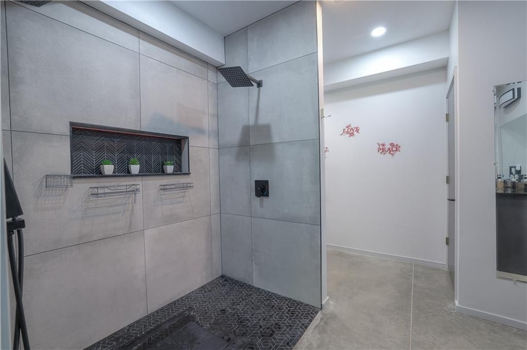 105 Hebar Street — photo 25