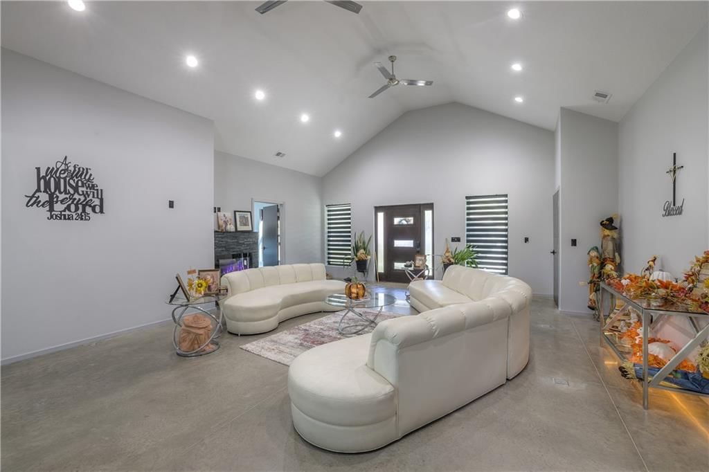 105 Hebar Street — photo 26