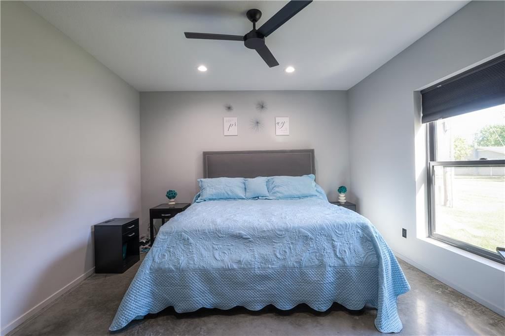 105 Hebar Street — photo 28