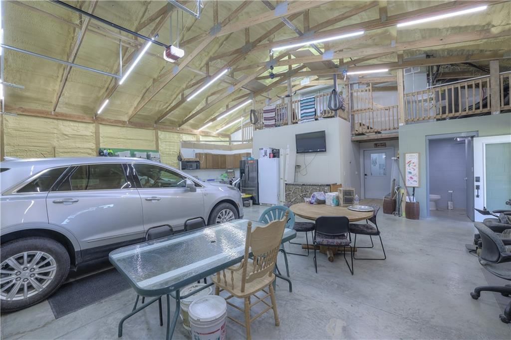 105 Hebar Street — photo 35