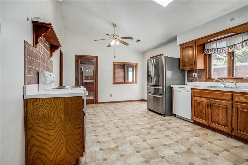 Photo 9 of 26 - 514 1/2 SW 15th Street