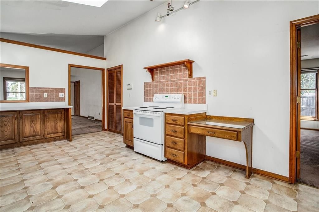 Photo 11 of 26 - 514 1/2 SW 15th Street