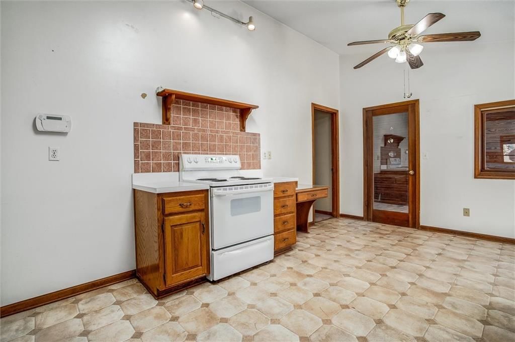 Photo 12 of 26 - 514 1/2 SW 15th Street