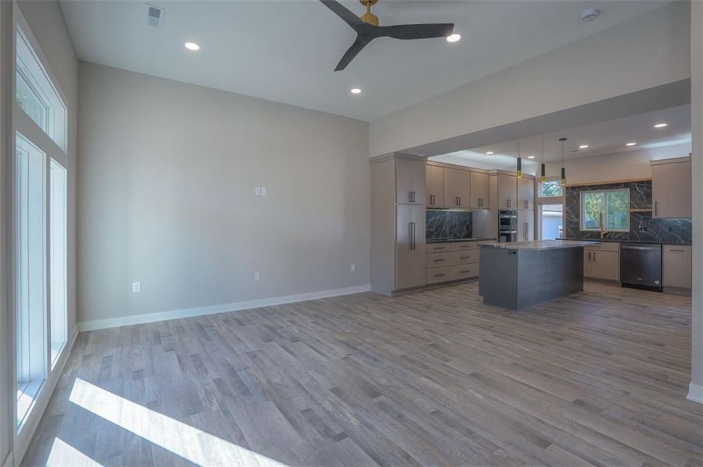308 E Nichols Street — photo 5
