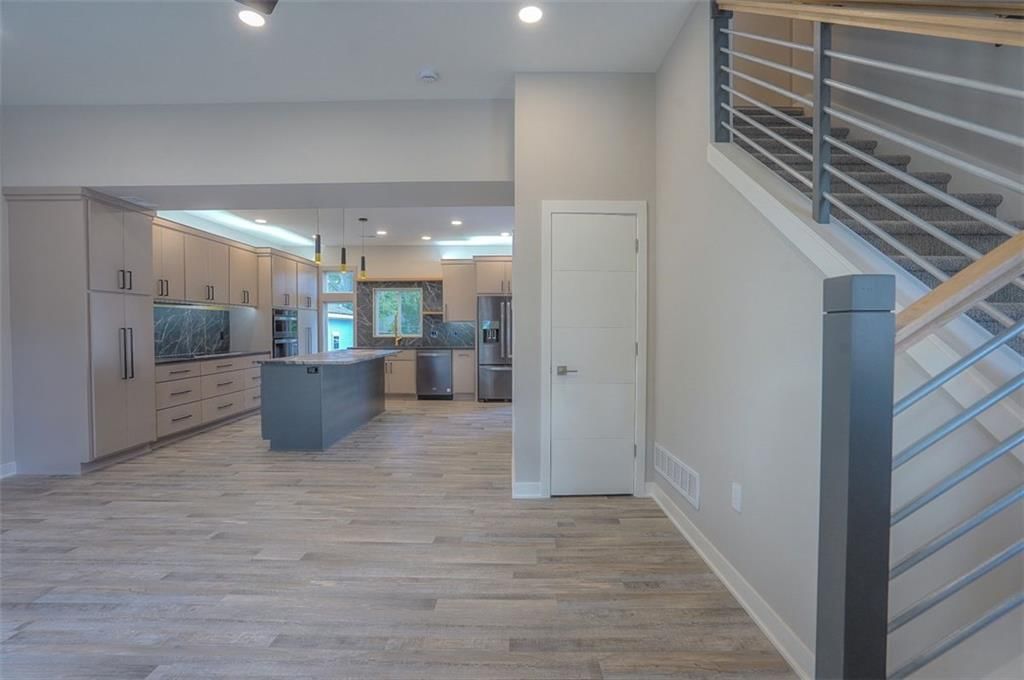 308 E Nichols Street — photo 7