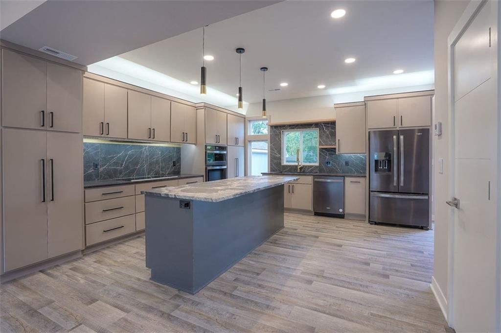 308 E Nichols Street — photo 9