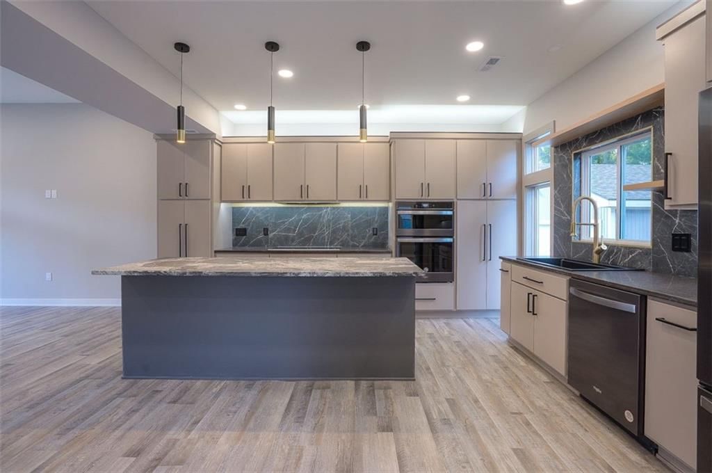 308 E Nichols Street — photo 10