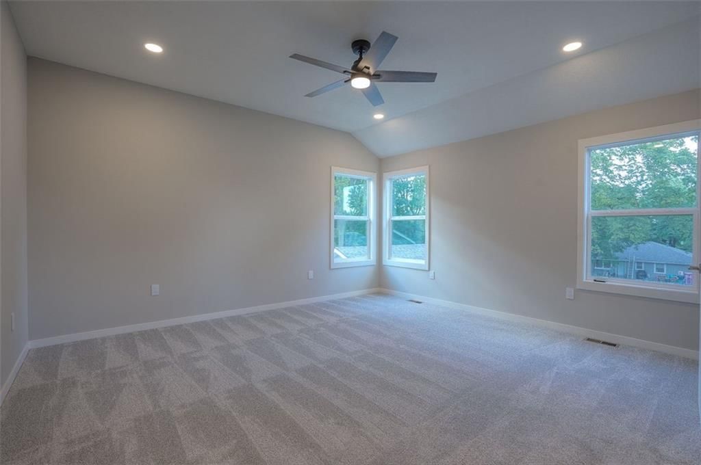 308 E Nichols Street — photo 15