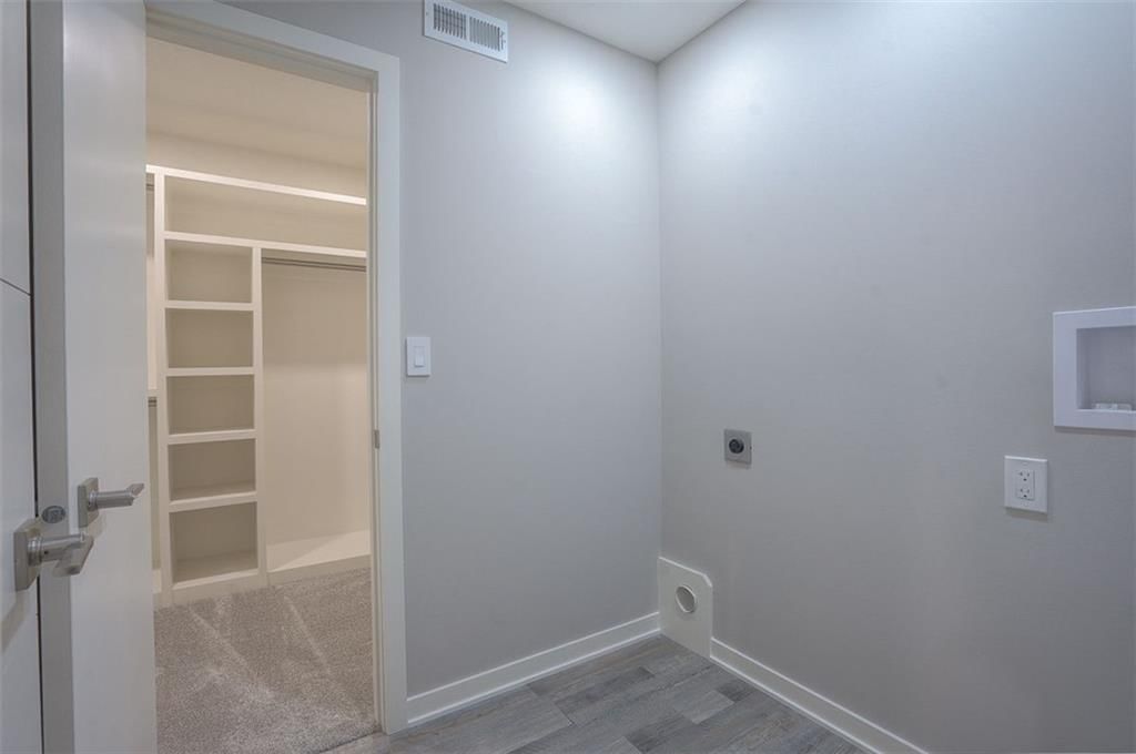 308 E Nichols Street — photo 22