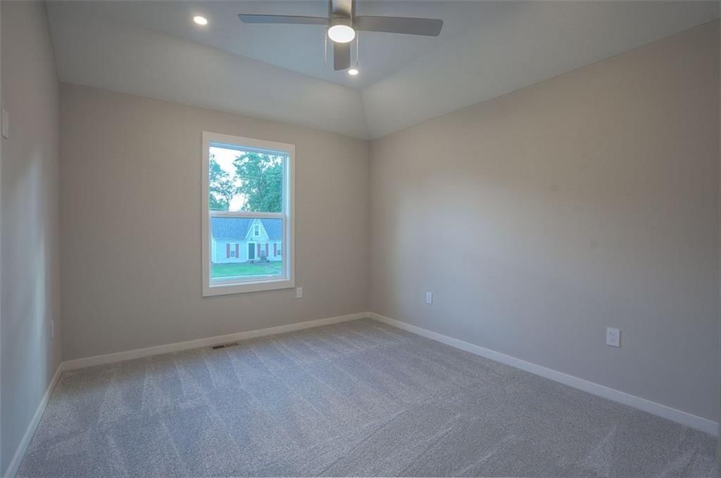 308 E Nichols Street — photo 23