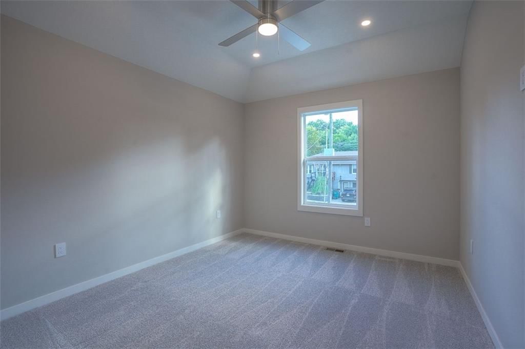308 E Nichols Street — photo 25