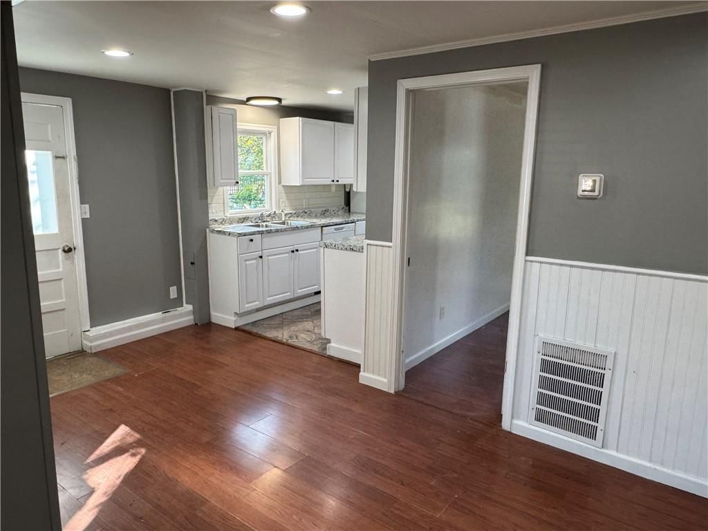 Photo 5 of 22 - 2320 S 50th Street