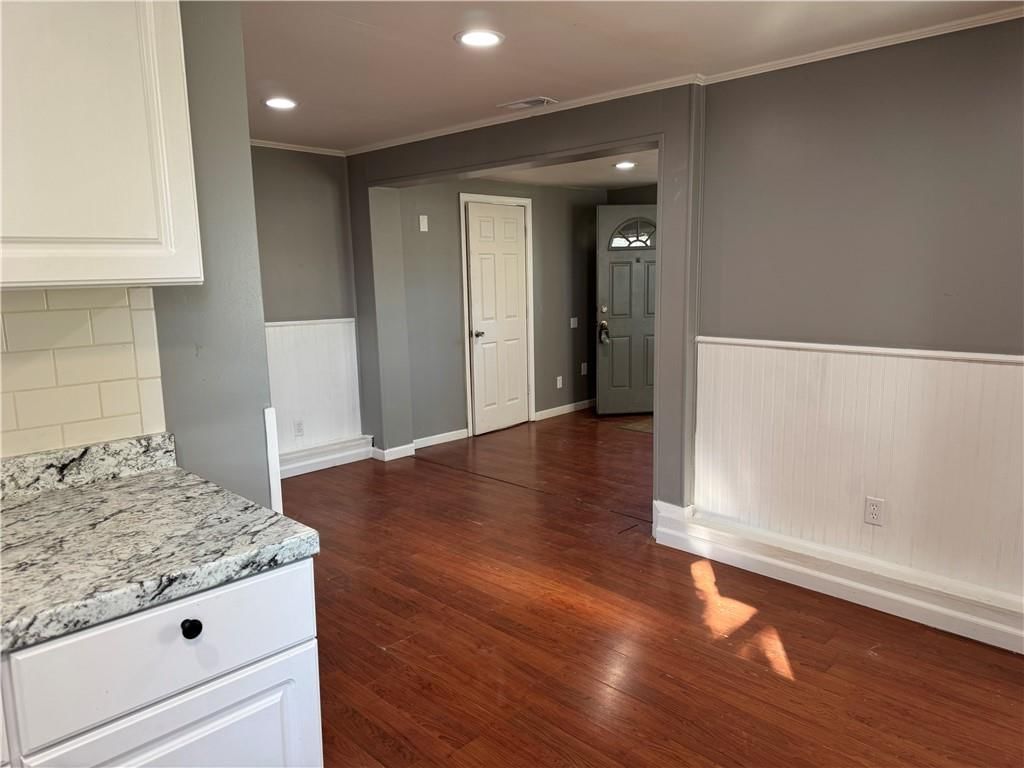 Photo 10 of 22 - 2320 S 50th Street