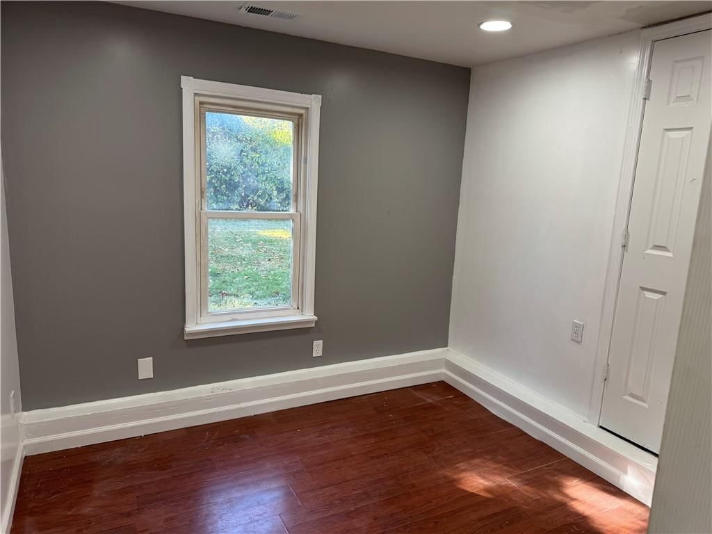 Photo 12 of 22 - 2320 S 50th Street
