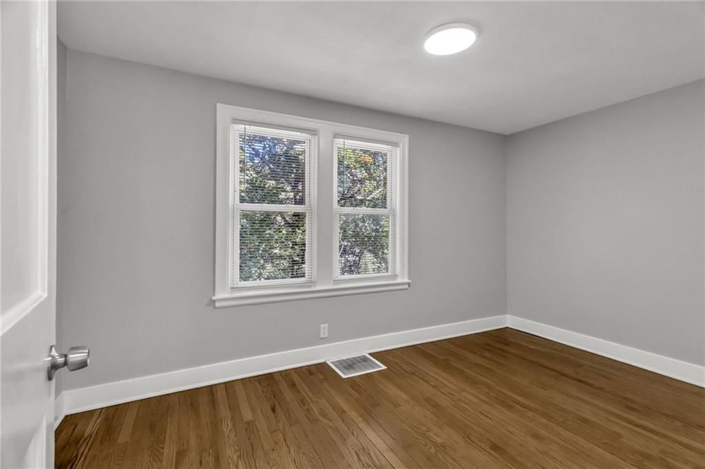 818 W 30 Street — photo 20