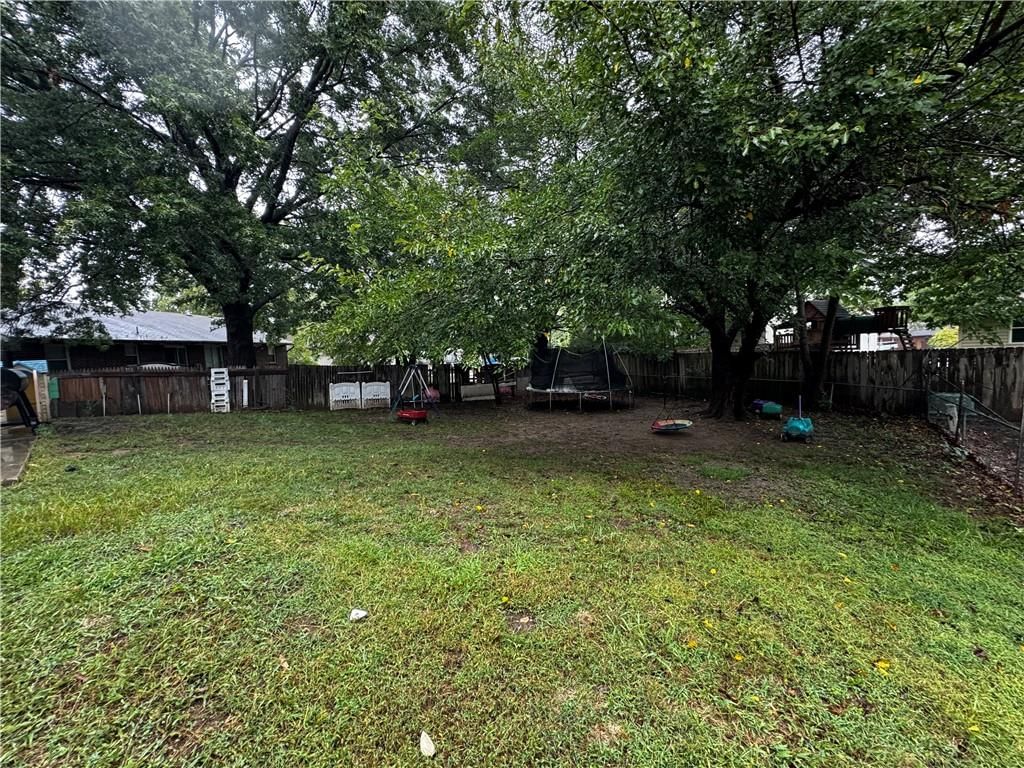 Photo 6 of 10 - 2901 Tepee Avenue
