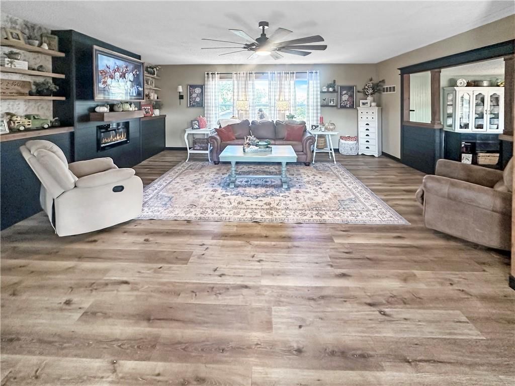 19617 Lakeview Avenue — photo 3