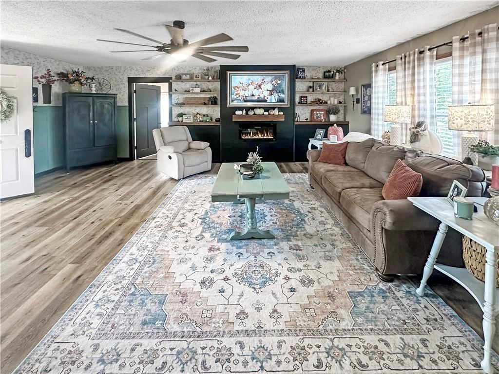 19617 Lakeview Avenue — photo 5