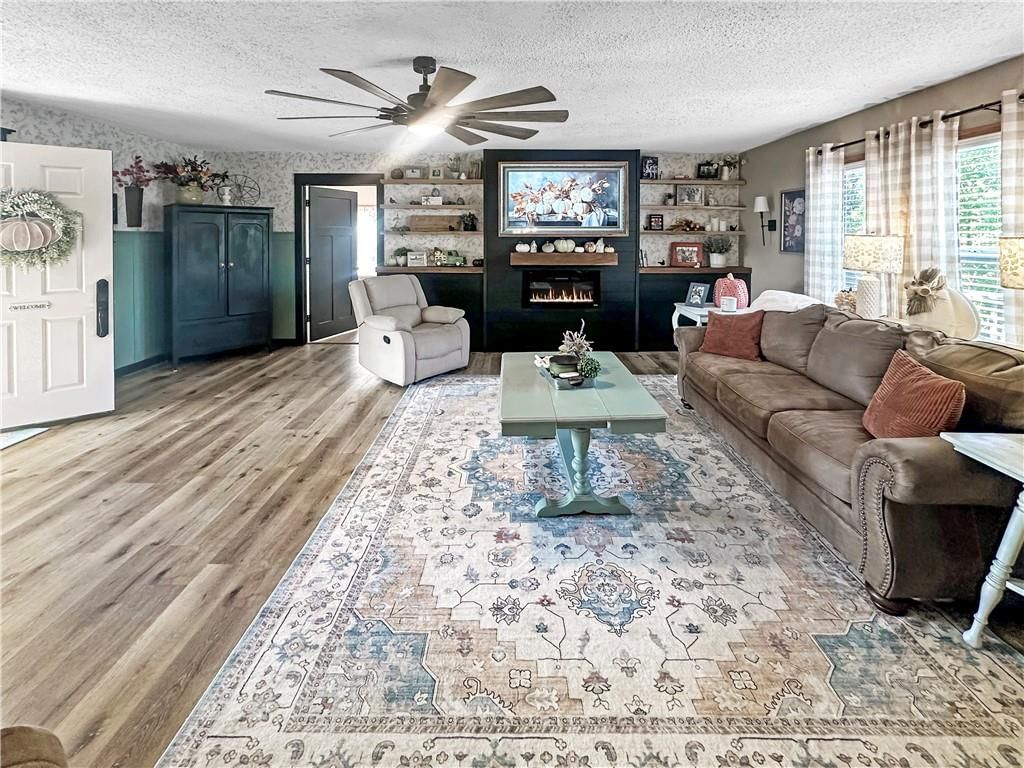 19617 Lakeview Avenue — photo 7