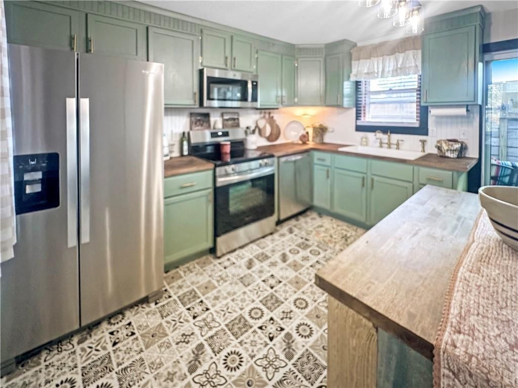 19617 Lakeview Avenue — photo 20