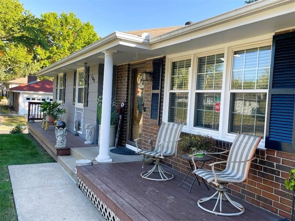 102 SW Moore Court — photo 4