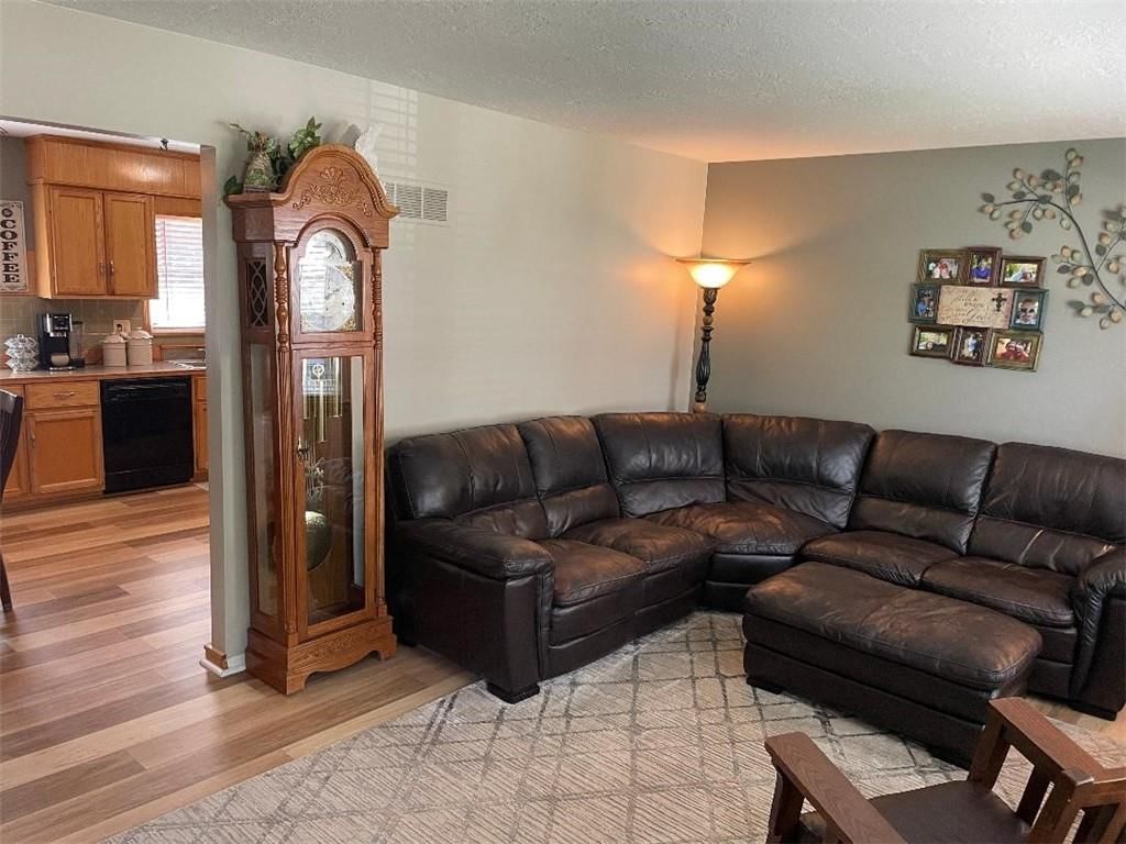 102 SW Moore Court — photo 6