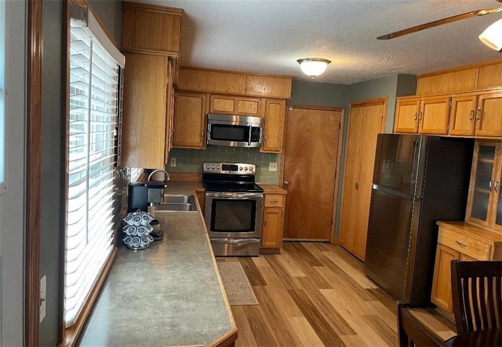 102 SW Moore Court — photo 9