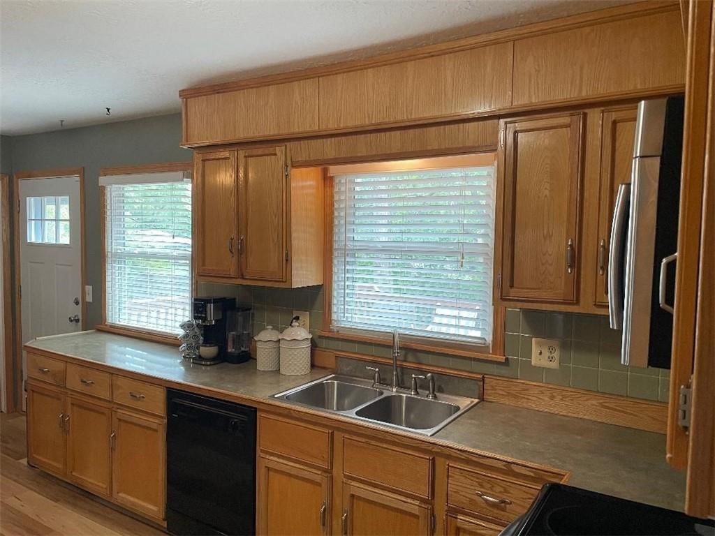 102 SW Moore Court — photo 10