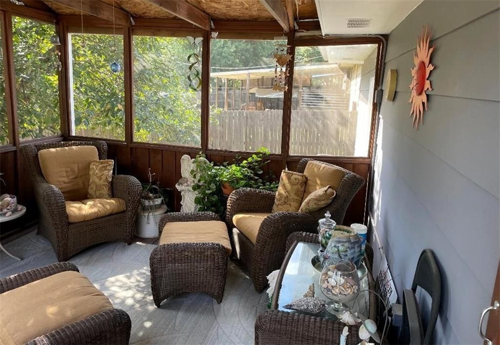 102 SW Moore Court — photo 31