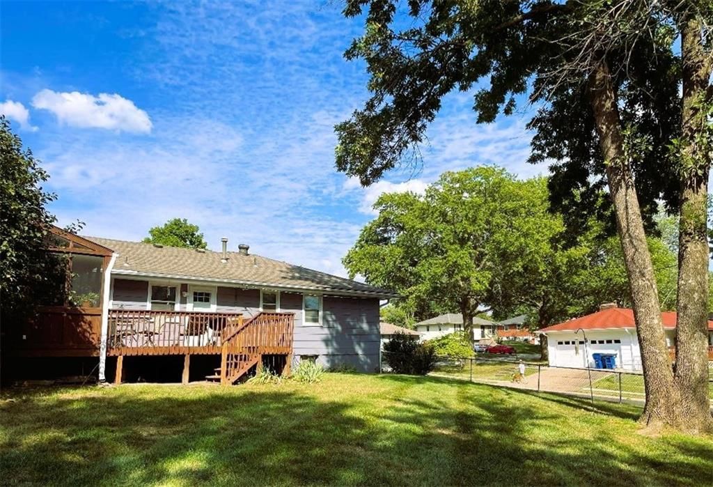 102 SW Moore Court — photo 32