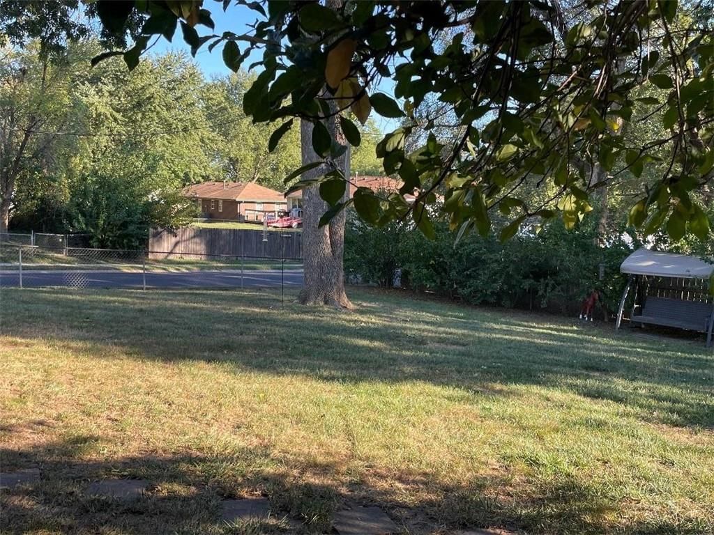 102 SW Moore Court — photo 34